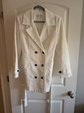 erin london White Double-Breasted Textured Trench Coat